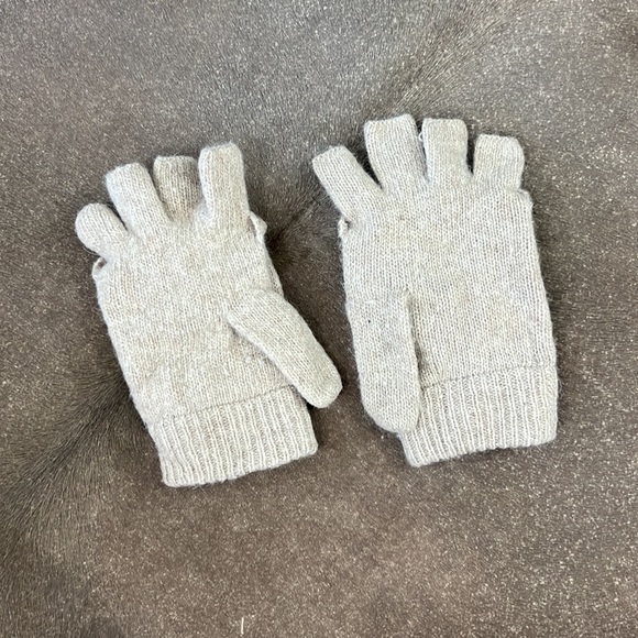 Carolina Amato Angora Wool Fingerless Mittens Gloves - Picture 3 of 5